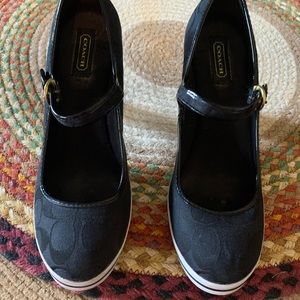 Very nice pair of Coach shoes